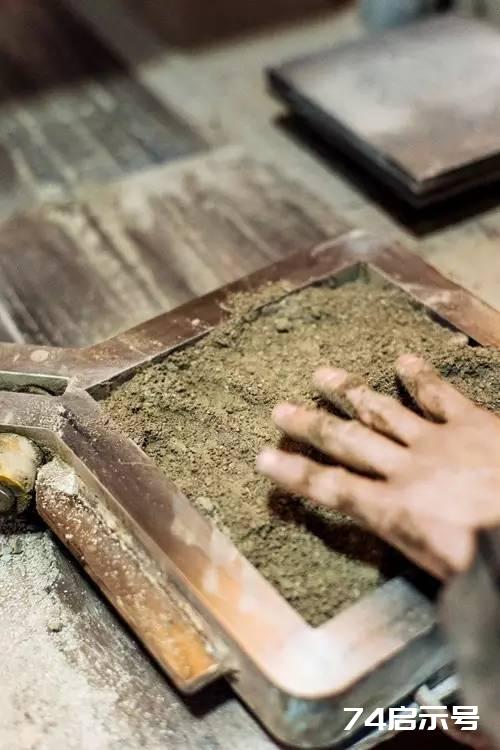 他是厦门的“水泥花匠”，他用10年时间研制出“古法花砖”的生产工艺，赋予水泥新的生命。