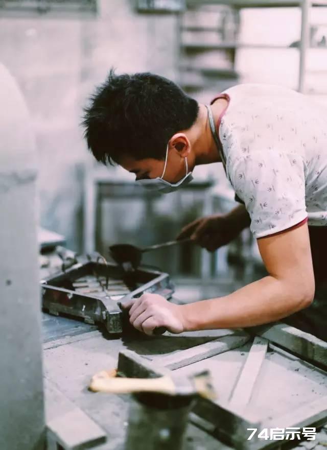 他是厦门的“水泥花匠”，他用10年时间研制出“古法花砖”的生产工艺，赋予水泥新的生命。