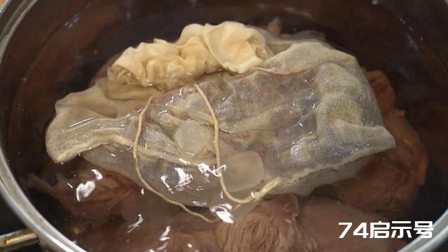 这样卤出来的牛肉颜色自然红润，不干不柴，卤香味十足，太攒劲了