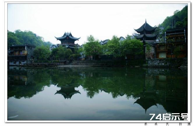 凤凰古镇---沱江上那流动的风景(原创)