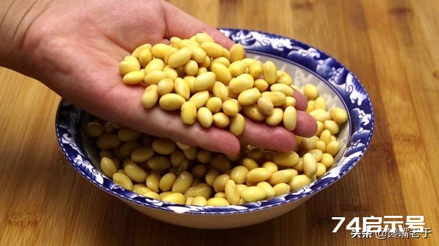 打豆浆时：用“湿豆和干豆”都不对，牢记这3点，豆浆浓香特好喝