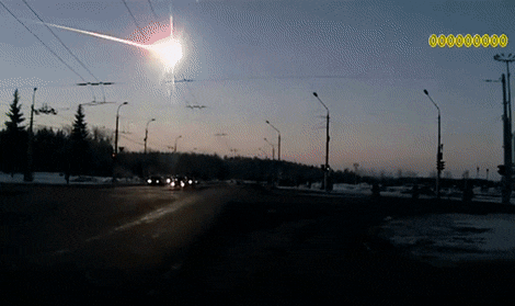 2013年俄罗斯小行星爆炸前，被不明物体击穿，是谁在暗中保护地球？