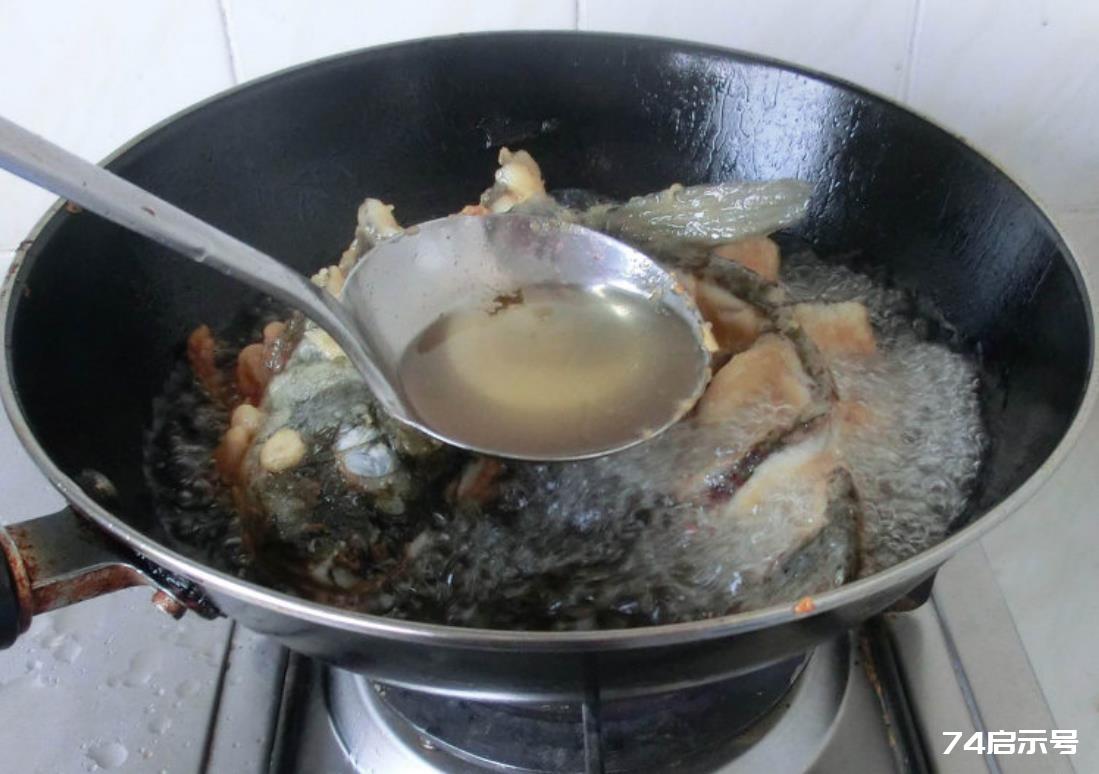 四川糖醋脆皮鱼的家常菜做法，步骤简单，一 学就会