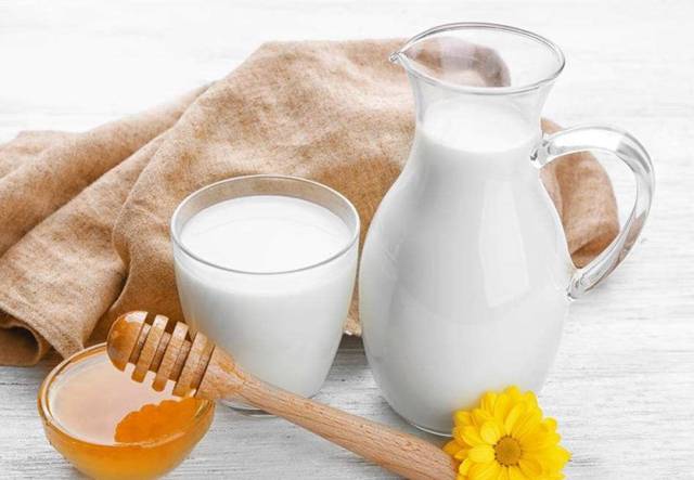喝牛奶加蜂蜜有什么好处？