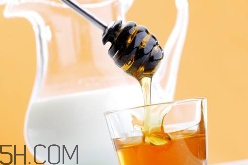 牛奶加蜂蜜的功效是什么？牛奶加蜂蜜可以减肥吗？