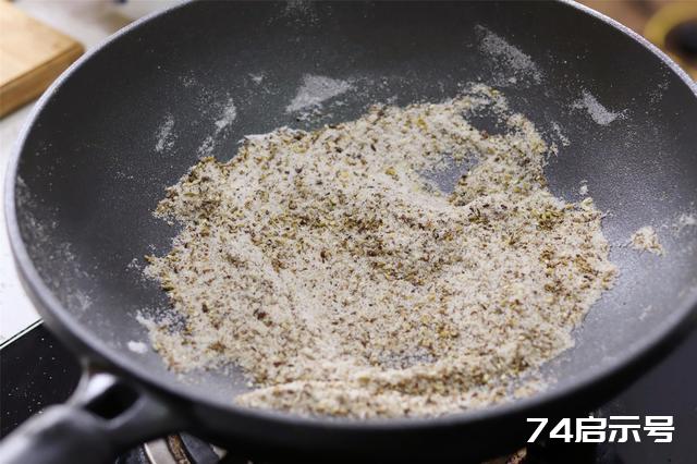 自制“万用椒盐”，做菜时捏进去一点，炒菜一下变得好吃起来