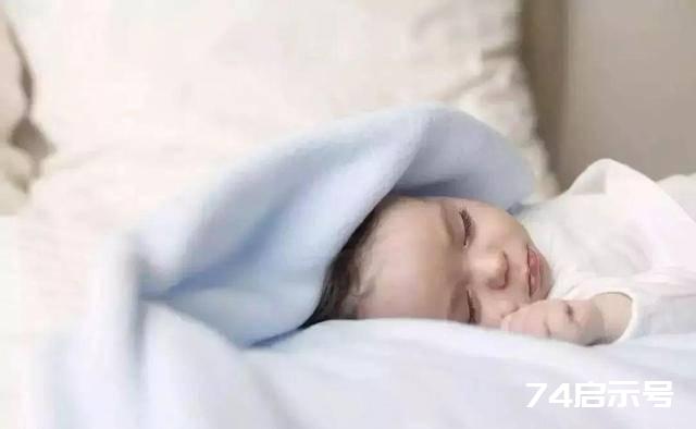 宝宝错误的睡觉姿势，会导致头骨变形，未满36个月都应该重视