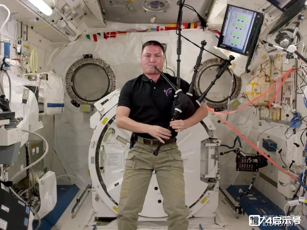 美宇航员：想要生存，迫不得已，空间站宇航员必须“相互喝尿”
