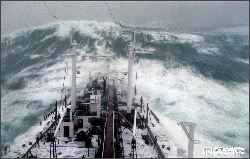 恐怖的海浪：1300年一遇！17.8米的“疯狗浪”究竟怎么产生的？