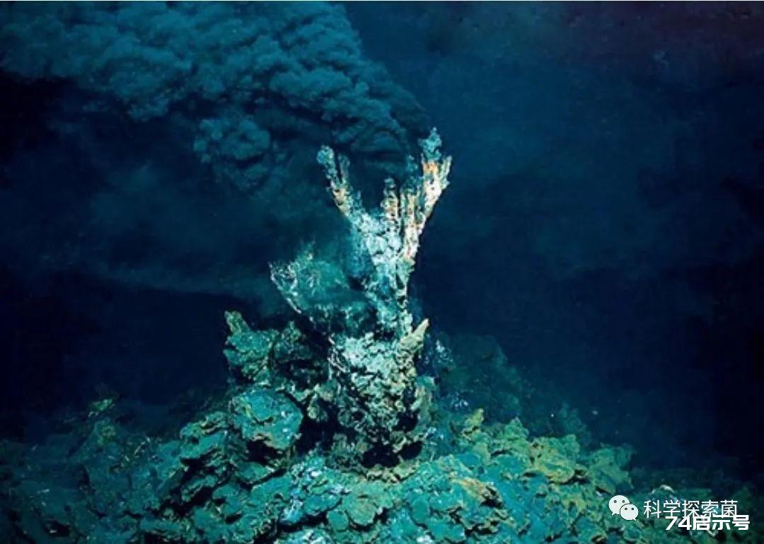 自然界只有固液气3种水吗？科学家在深海发现第4种，水温高达464℃