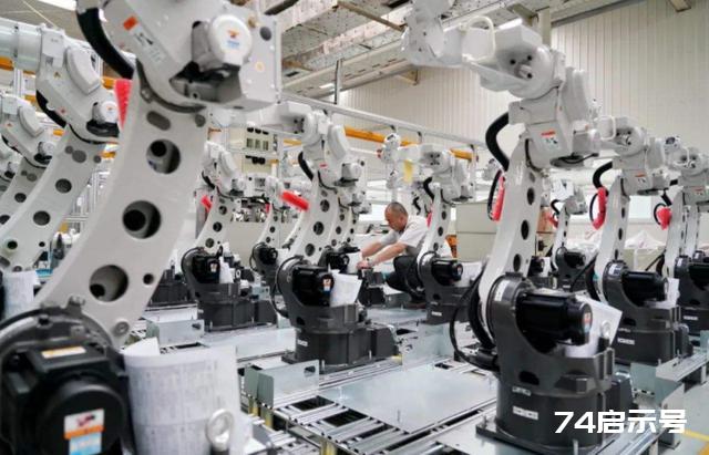 被西方封锁30年后，中国工业机器人创下世界纪录，是全球平均2倍