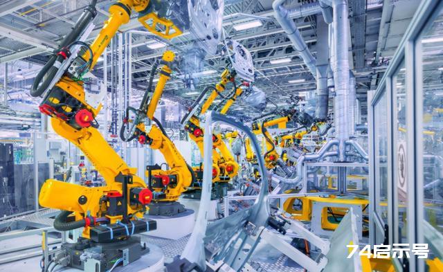 被西方封锁30年后，中国工业机器人创下世界纪录，是全球平均2倍