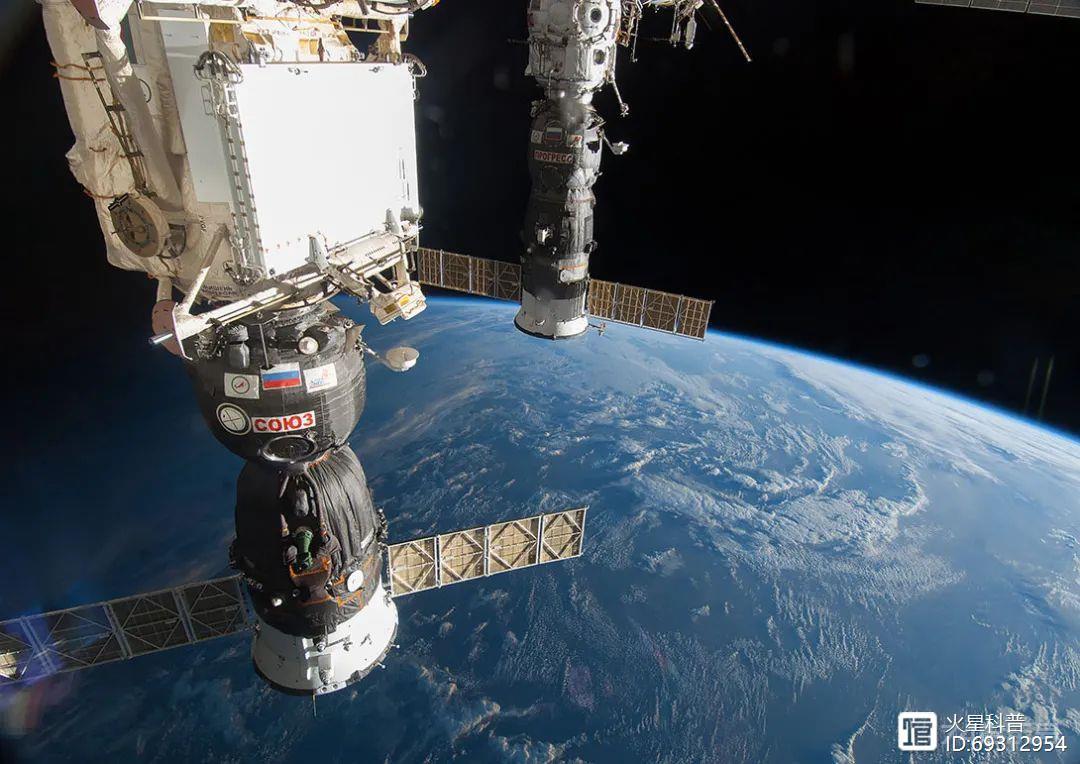 再见！俄航天局发布脱离空间站模拟视频，美国宇航员还回得来吗？