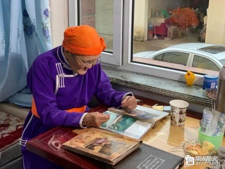 3000个中国孤儿求生背后：央视揭开了78岁老人的惊人故事。