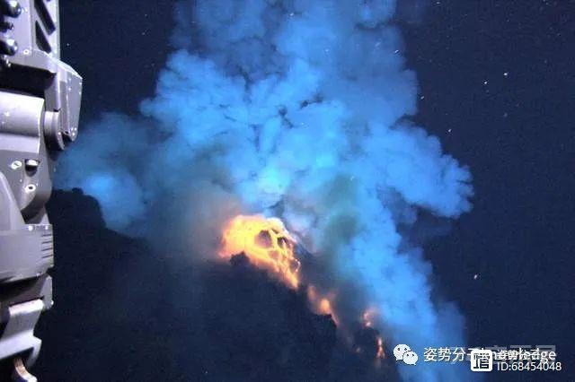 火山灰冲上7000米高空！日本海底火山喷发，今年地质灾害不断