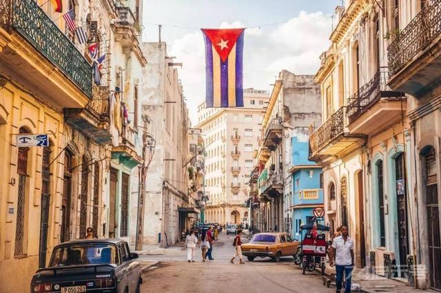 美洲唯一的社会主义国家古巴，人民收入虽然不高，但却过得很幸福