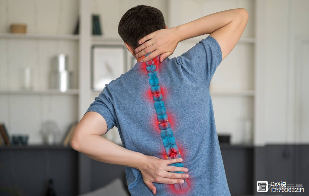 后背疼不一定是累的，医生：出现这5种疼痛，可能是大病信号