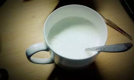 什么时间喝牛奶_最佳喝牛奶时间_睡前喝牛奶时间