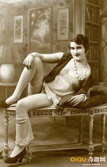 [多图]欧洲百年前女性秀丝袜老照片
