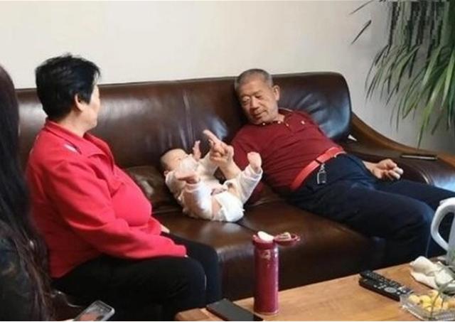 山东女子67岁高龄再当妈，声称“以后不会麻烦子女”：退休金够用