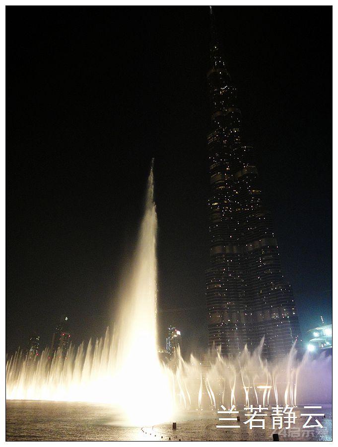 全球最大的“迪拜购物中心”，内有巨型水族馆，外有一流音乐喷泉