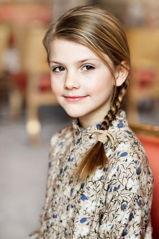 欧洲最美女王会是她？瑞典10岁公主颜值爆表，和弟弟齐出镜超萌！