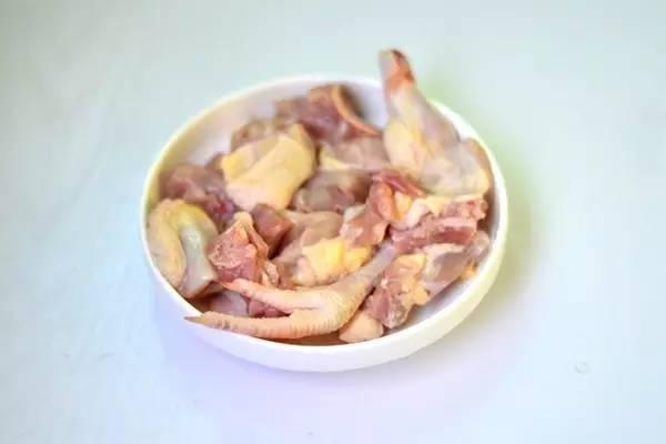 香菇鸡汤的做法_广东菜鲍鱼香菇煲鸡汤的做法_香菇母鸡汤的做法