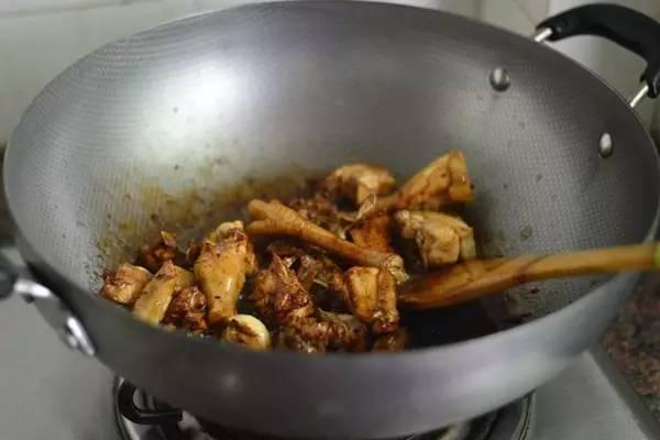 香菇母鸡汤的做法_广东菜鲍鱼香菇煲鸡汤的做法_香菇鸡汤的做法