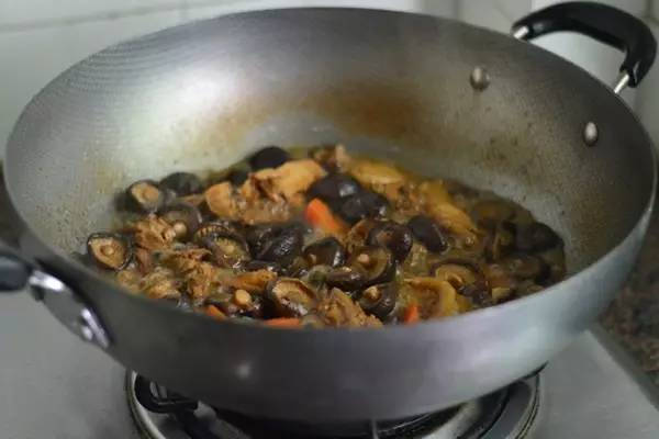 广东菜鲍鱼香菇煲鸡汤的做法_香菇母鸡汤的做法_香菇鸡汤的做法