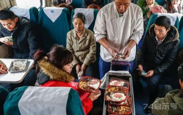 火车上有盒饭卖，为何有人宁可挨饿也不吃？退休乘务员讲述实情