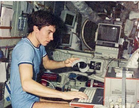 苏联解体，两名在太空的宇航员险成“弃儿”，漂荡近年，无比心累