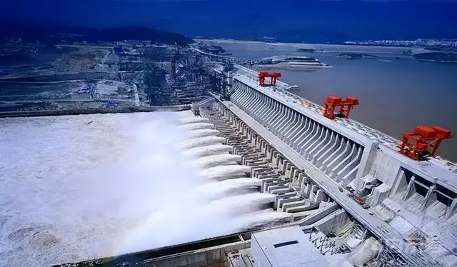 三峡大坝修建时，如何截断长江急流？世界未有先例，中国却办成了