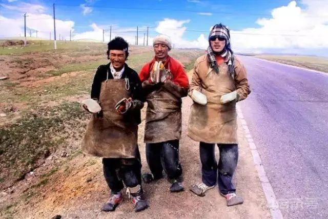 历时数年，跪数千公里到拉萨｜西藏的朝圣者有多么震撼人心？