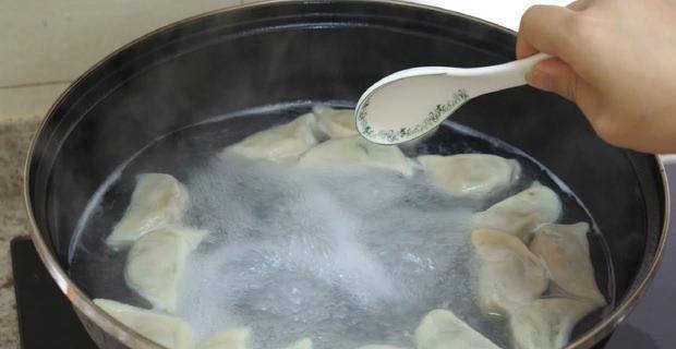 煮速冻水饺的正确方法