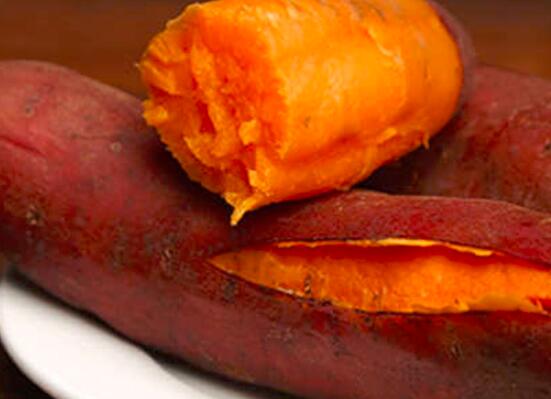 一个烤红薯的热量相当于多少米饭的热量 烤红薯怎么吃减肥
