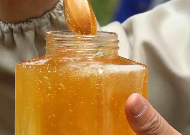 蜂蜜水什么时候喝_喝蜂蜜生姜水会长胖吗_喝蜂蜜白萝卜水有什么好处