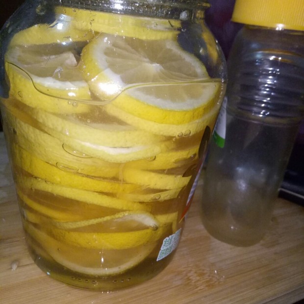 经常喝柠檬蜂蜜水的好处是什么