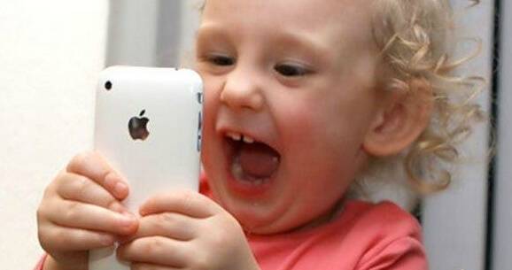 《金芒果推荐》用手机哄孩子，看到这些你会后悔！不只是影响孩子视力……