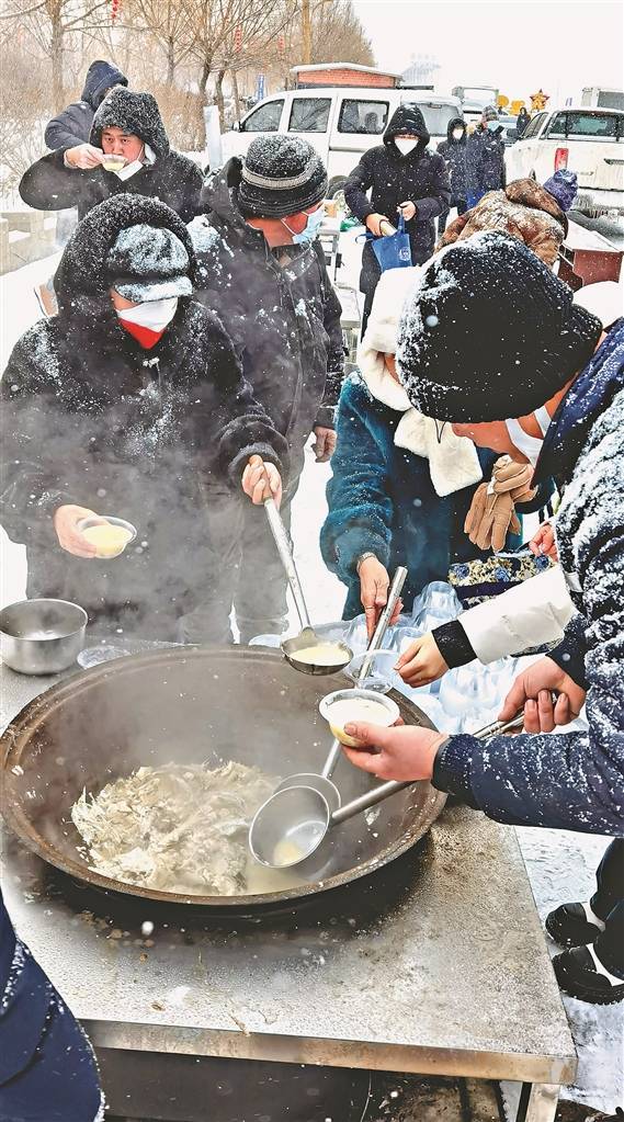 新春走基层丨冬捕品鲜沾福气