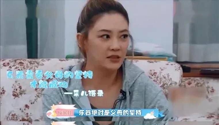吴尊女儿弹琴气质出众，吴尊：人是要逼出来的