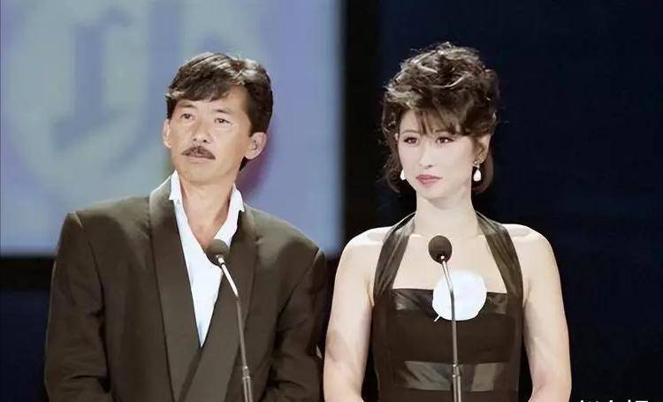 费翔：被母亲逼着和叶倩文分手，从此我一生未娶，她一生未孕！