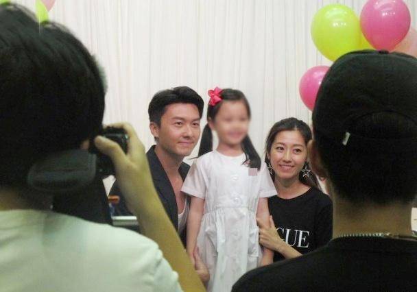 王浩信被传离婚后避谈与陈自瑶关系，感恩女儿理解自己无暇陪伴