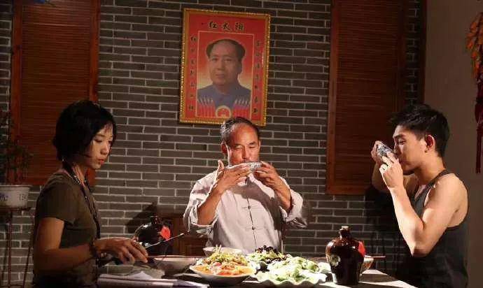 扶贫主题片《西河恋歌》很青春，女大学生返乡“降服”老族长
