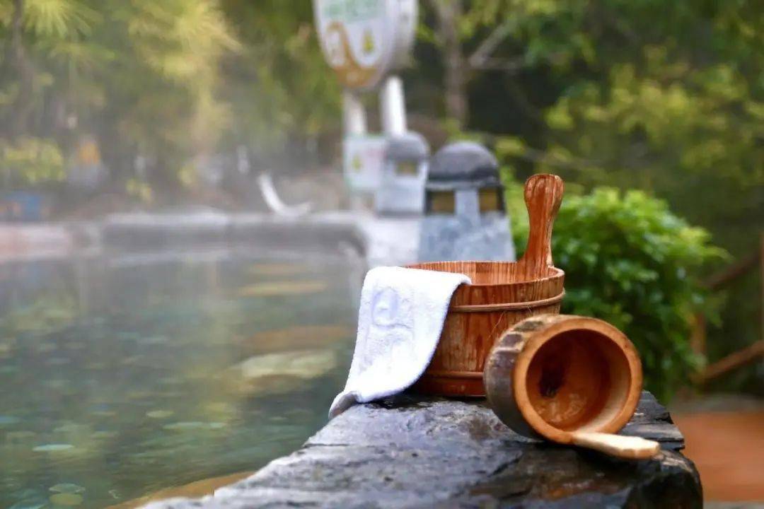 泡龙胜天然温泉，住桂林龙胜温泉度假中心酒店，享烟雾中的诗情画意，接受大自然的洗礼！