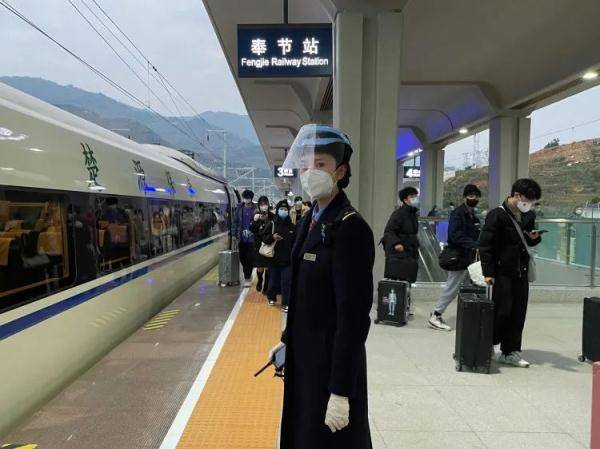 元旦小长假 重庆火车站发送旅客40.4万人次