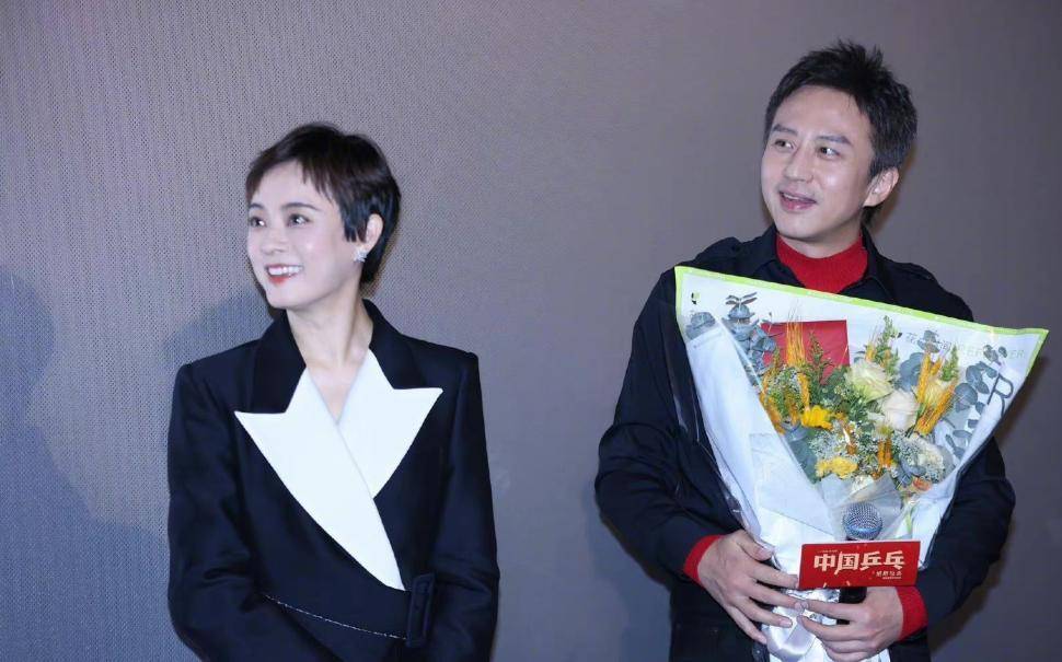 邓超孙俪夫妇带儿女现身首映礼，基因太强，一看就是亲生的