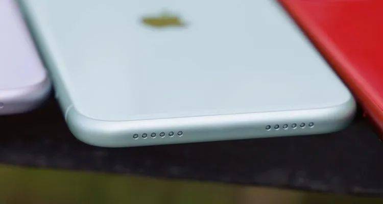苹果解除限制，新 iPhone 存储翻倍