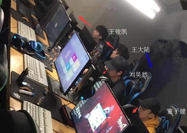 从照片中看出高能少年团成员里谁吃鸡更厉害
