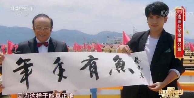 杨洪基：心连心演出现场秀书法，79岁高龄仍一口气唱5首流行歌