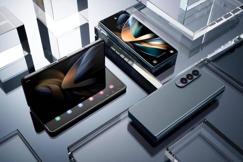 三星Galaxy Z Fold4体验：最接近完全体的折叠屏手机